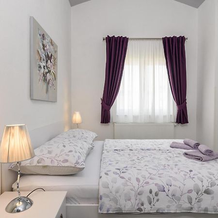 Rooms Anna Трогир Екстериор снимка