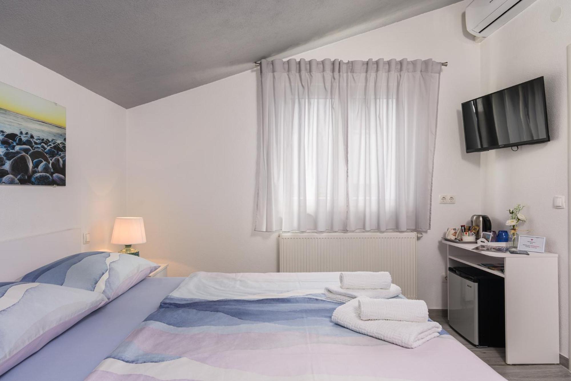 Rooms Anna Трогир Екстериор снимка