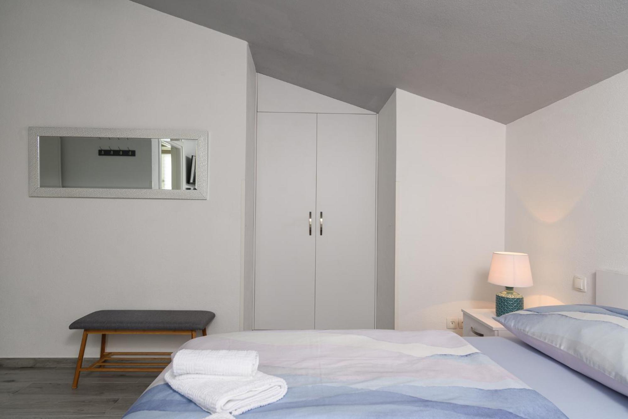 Rooms Anna Трогир Екстериор снимка